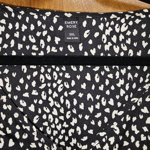 Emery Rose Black Top with White Dotted Motif - New Without tags - Bell Sleeves - Picture 4 of 4